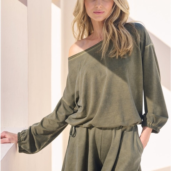 VENUS Olive Green Short Set - Picture 1 of 10